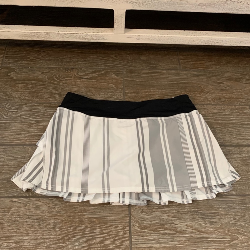 Lululemon size 8 tennis skirt. Great condition